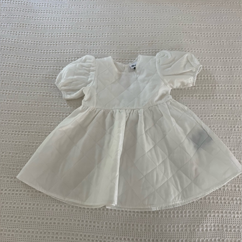 LIKE NEW!! The tiny universe 2t girls white puff sleeved dress